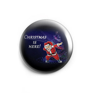 AVI 58mm Badge Christmas is here Dabbing Santa Claus Regular Size R8002200